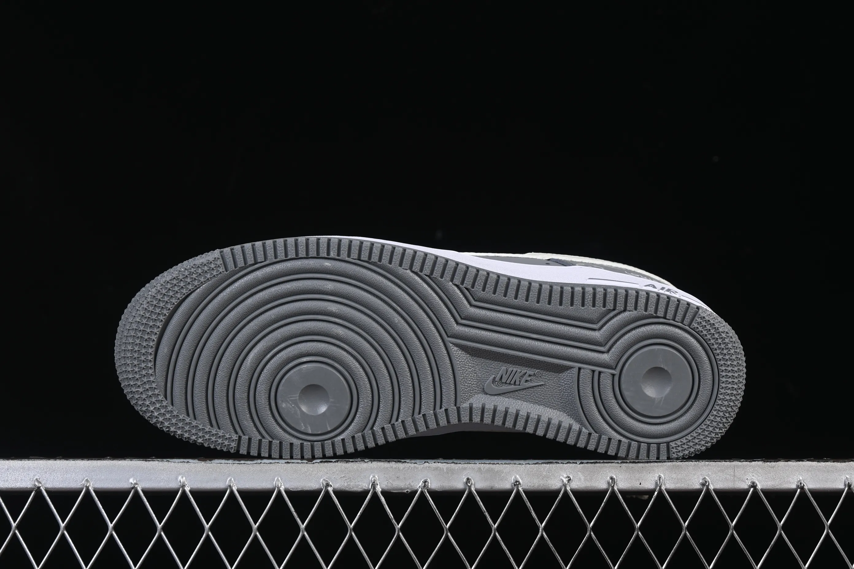 All categories Nk Air Force 1 Air Force series Nk Air Force 1 Low Air Force low-top Nike Air Force 1'07 Low joint gray and white print Air Force 1 low-top casual sneakers NH0601-575